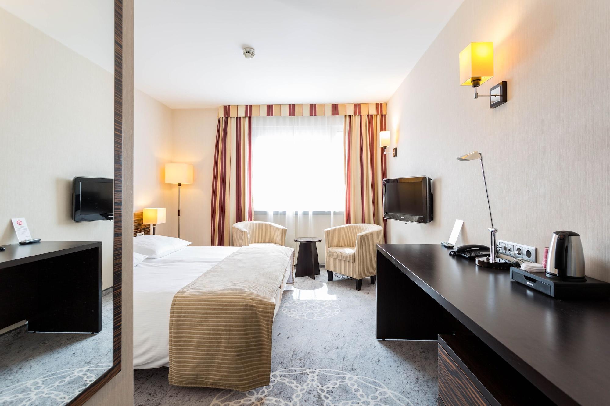 Qubus Hotel Kielce Extérieur photo