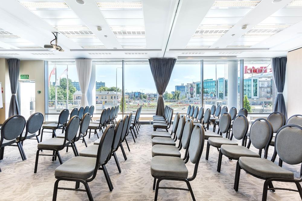 Qubus Hotel Kielce Extérieur photo
