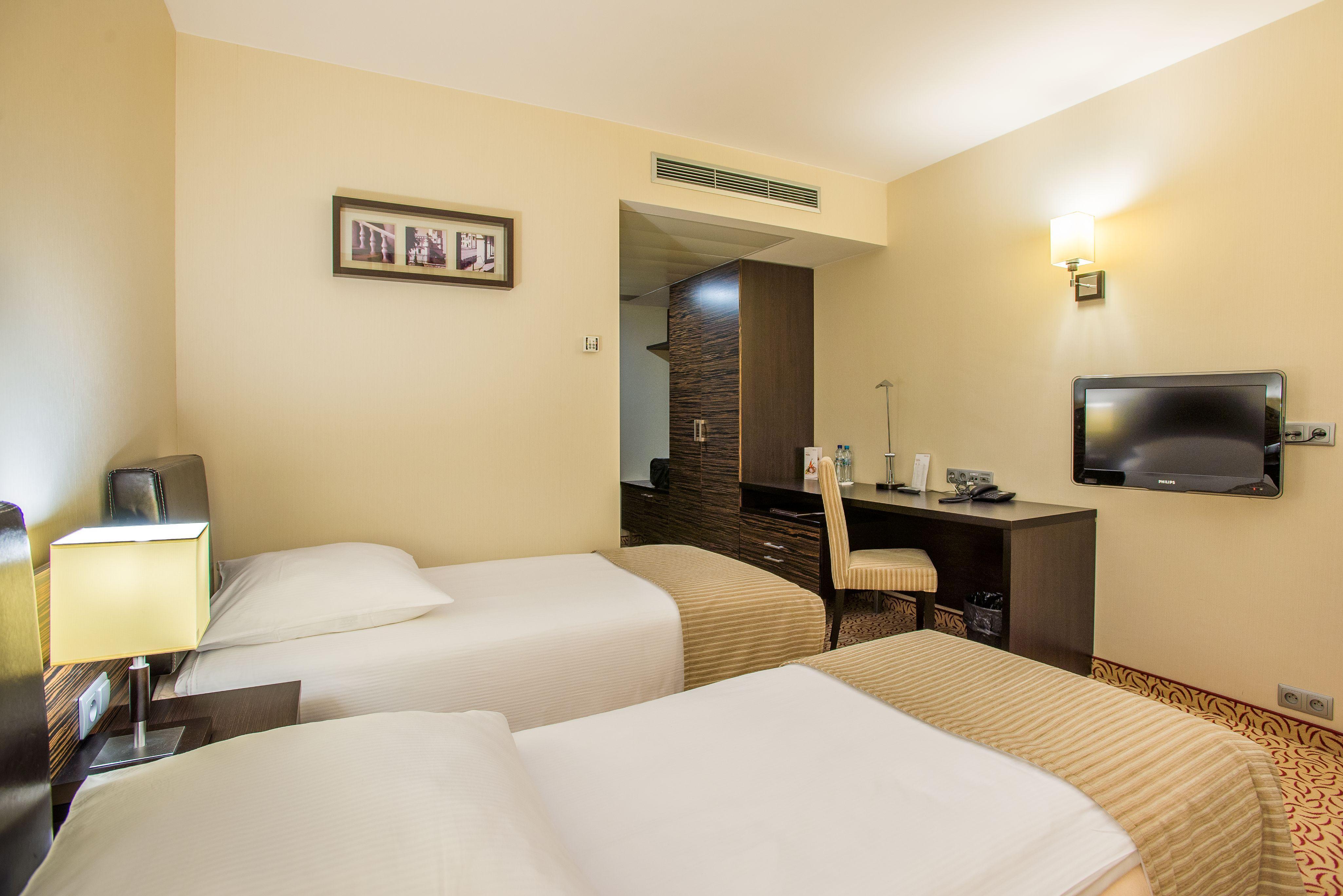 Qubus Hotel Kielce Extérieur photo