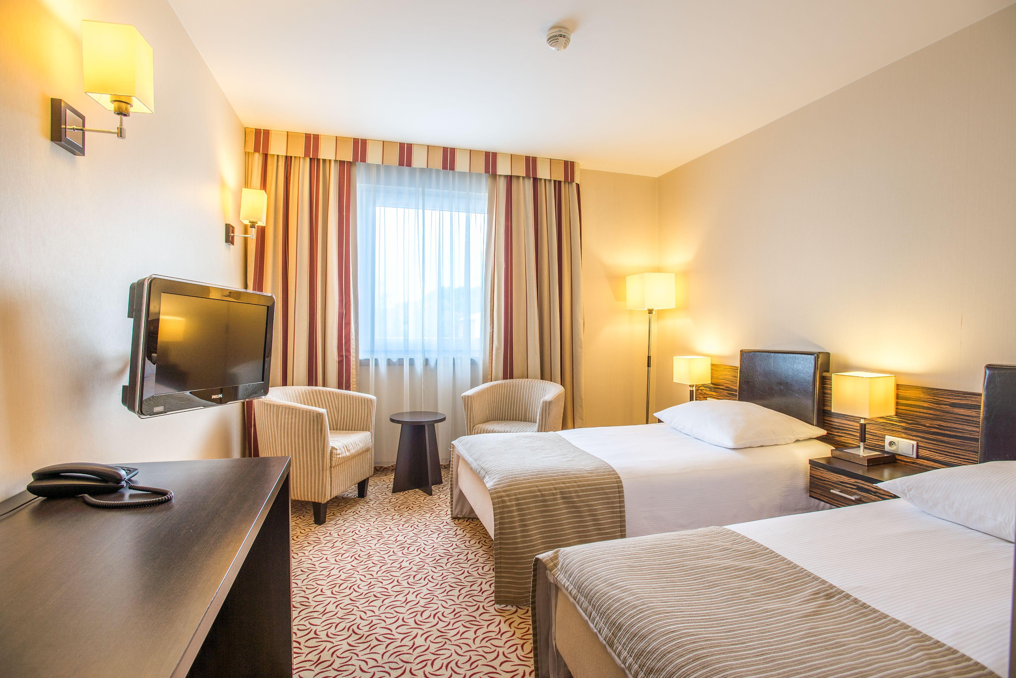 Qubus Hotel Kielce Extérieur photo