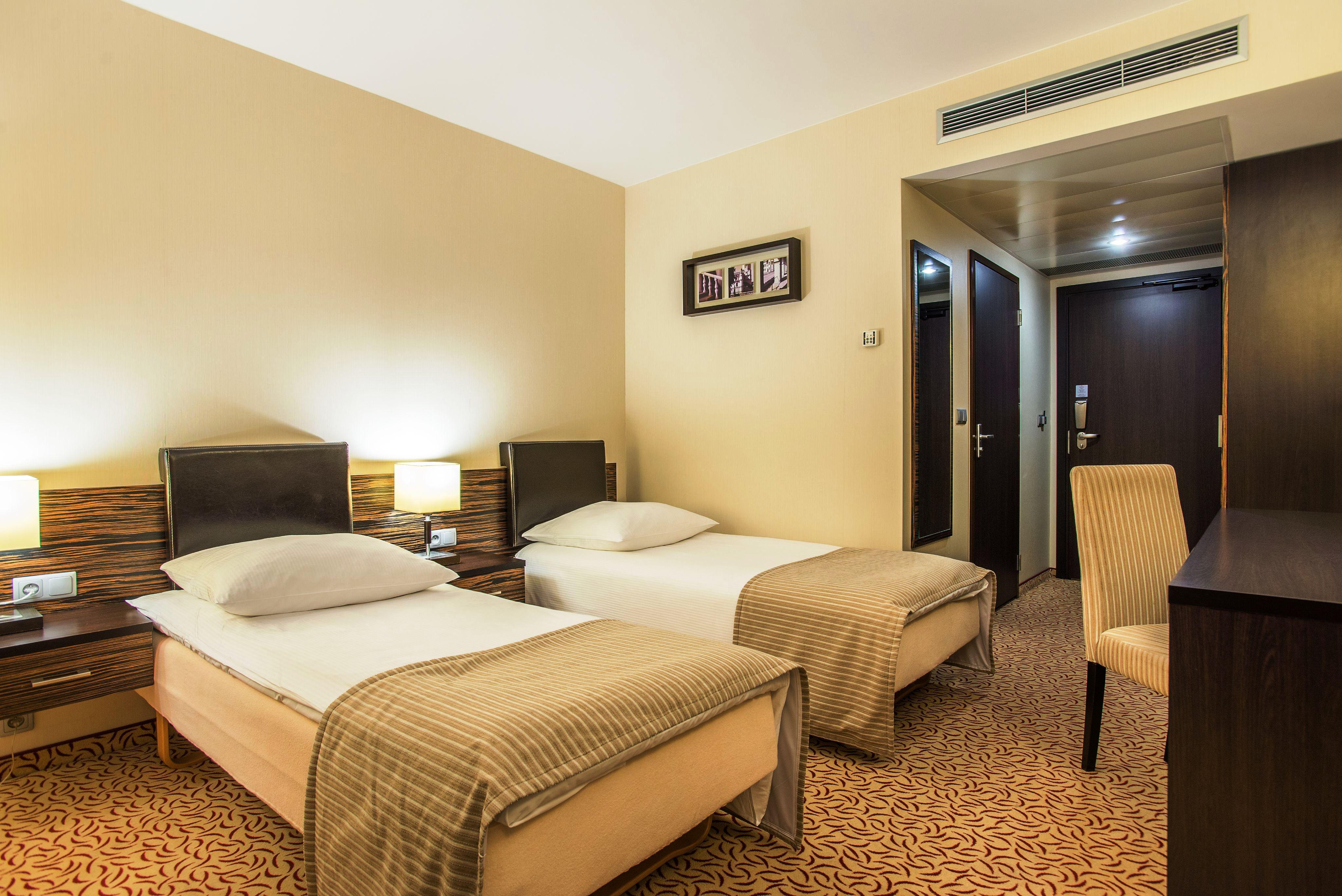 Qubus Hotel Kielce Extérieur photo