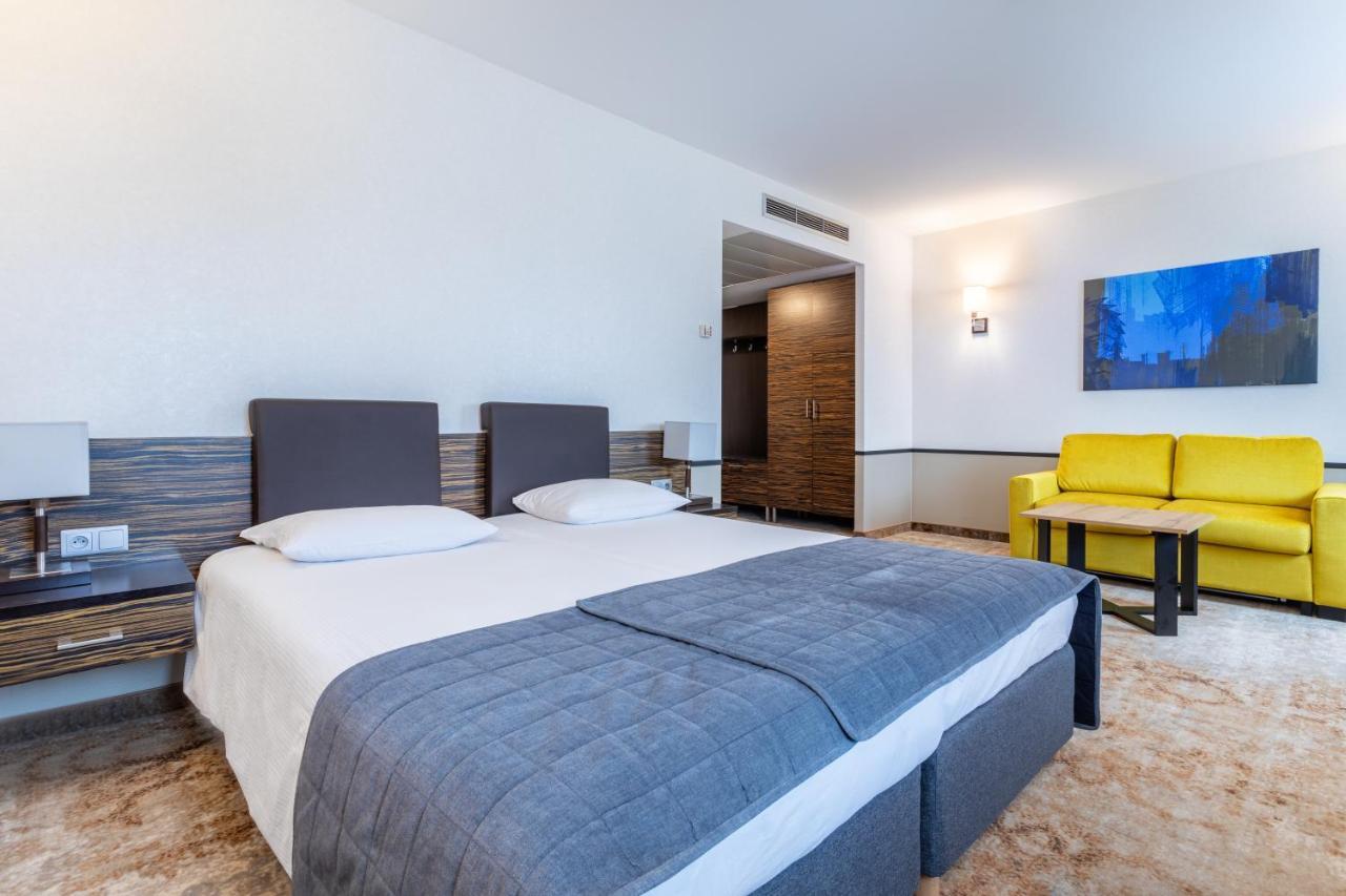 Qubus Hotel Kielce Extérieur photo