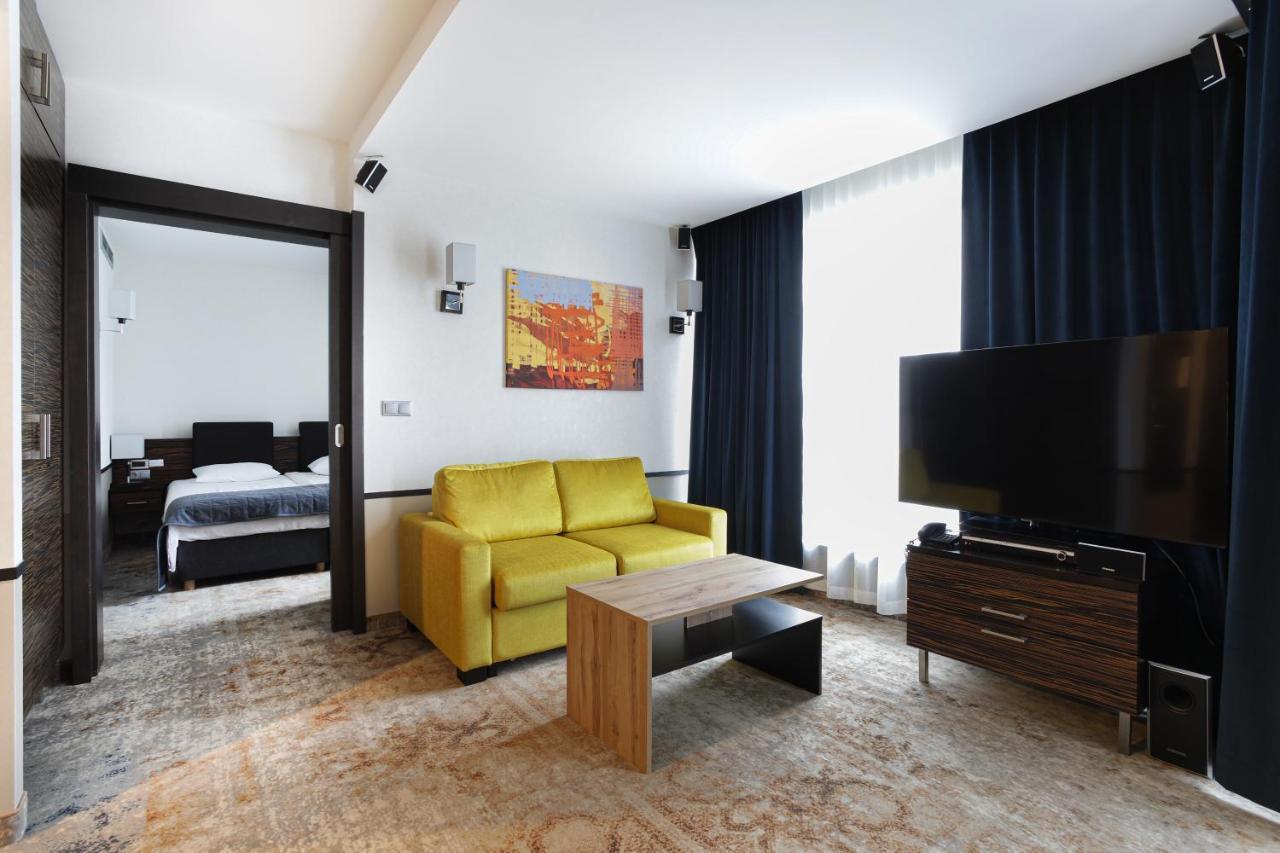 Qubus Hotel Kielce Extérieur photo