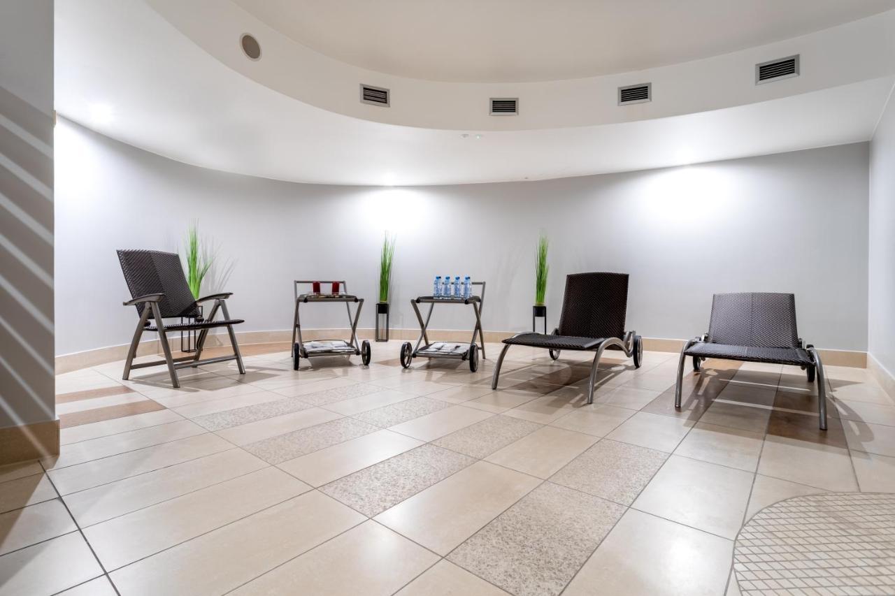 Qubus Hotel Kielce Extérieur photo