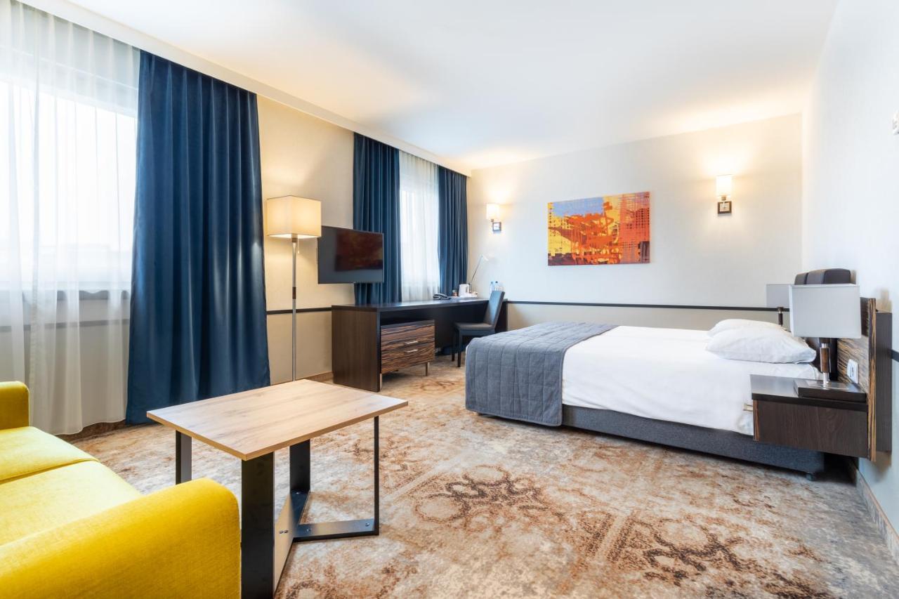 Qubus Hotel Kielce Extérieur photo