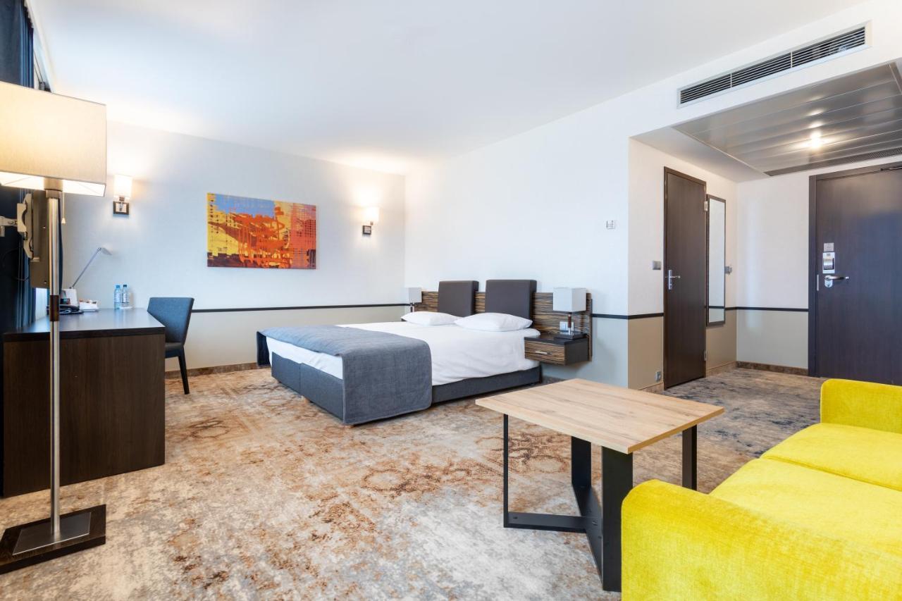 Qubus Hotel Kielce Extérieur photo