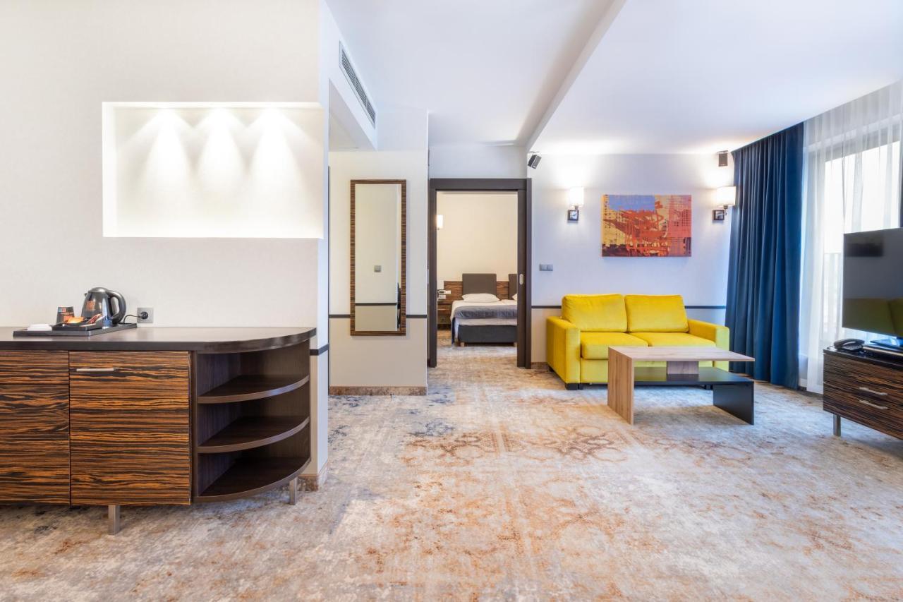 Qubus Hotel Kielce Extérieur photo