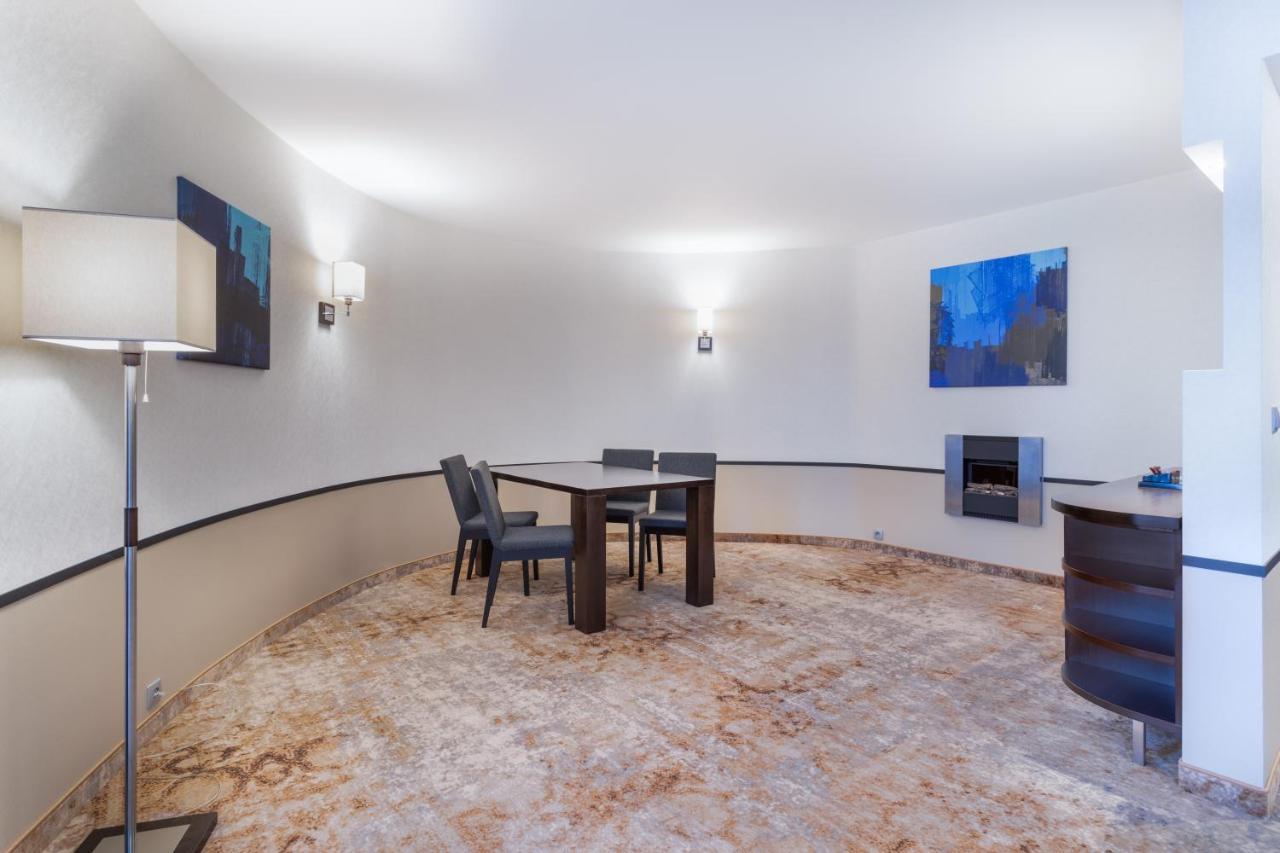 Qubus Hotel Kielce Extérieur photo
