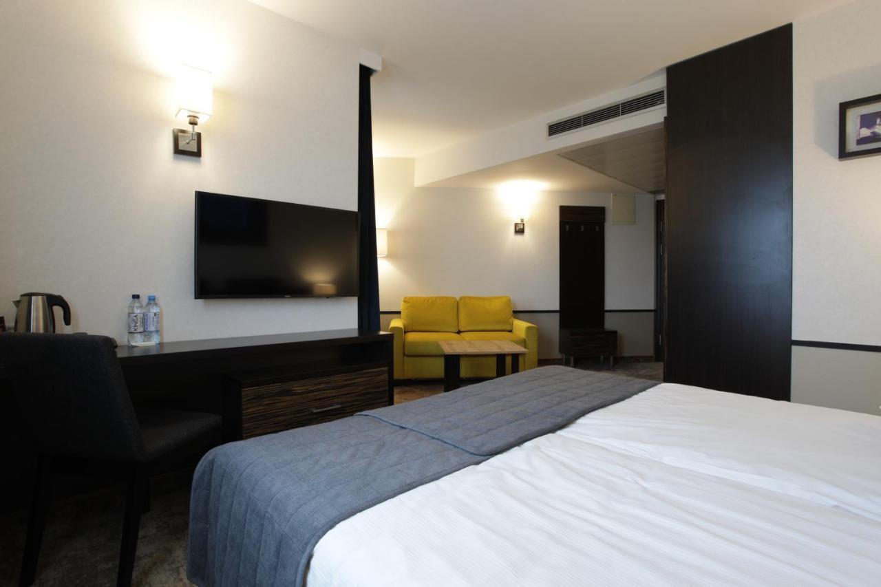 Qubus Hotel Kielce Extérieur photo