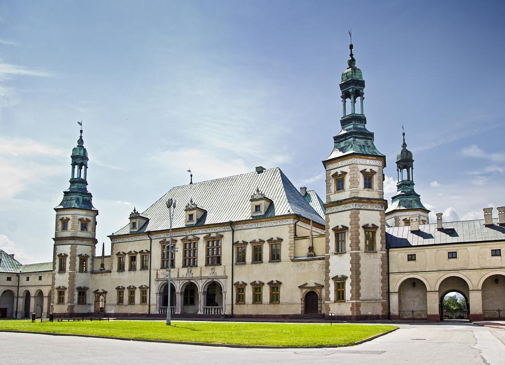 Qubus Hotel Kielce Extérieur photo