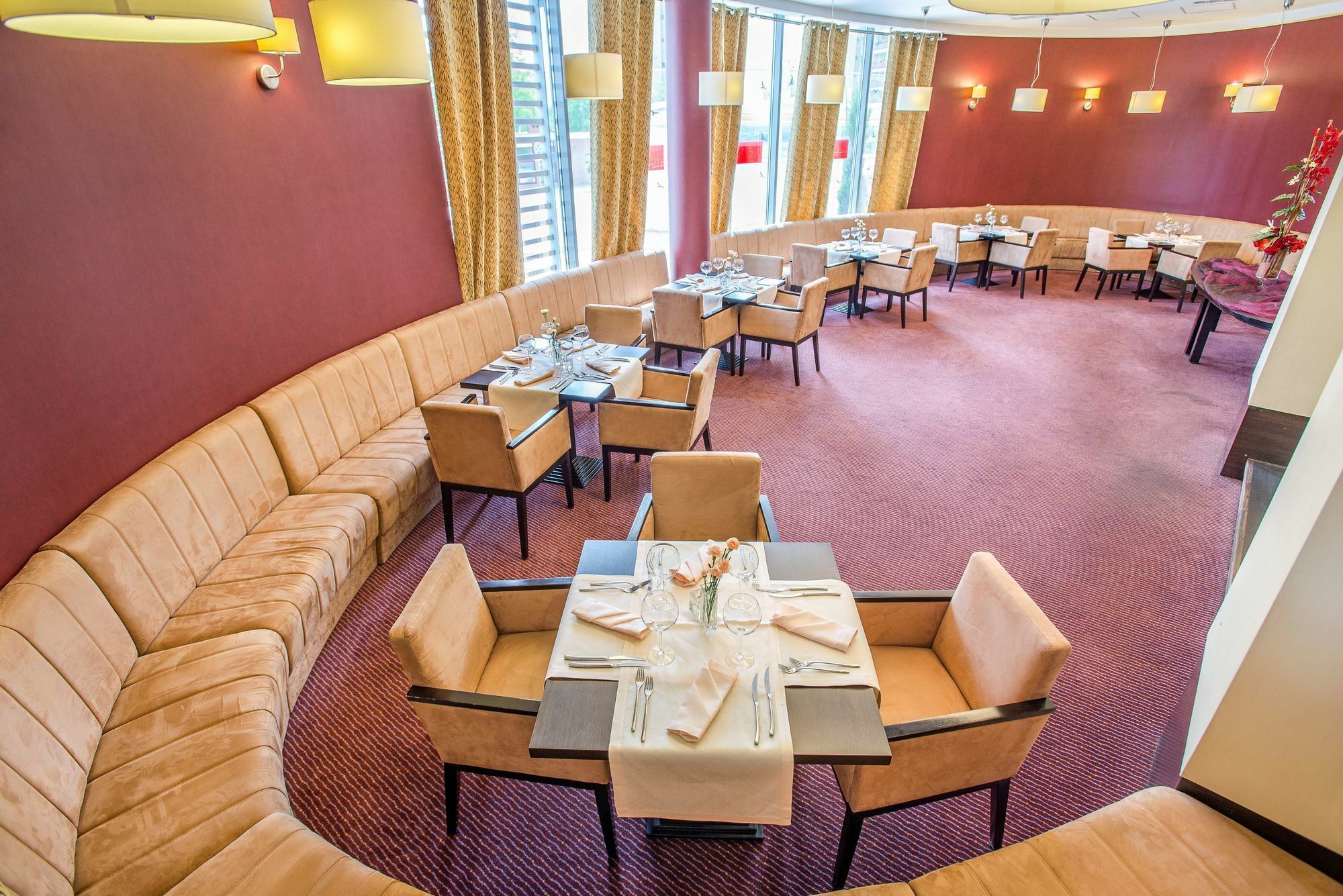 Qubus Hotel Kielce Extérieur photo