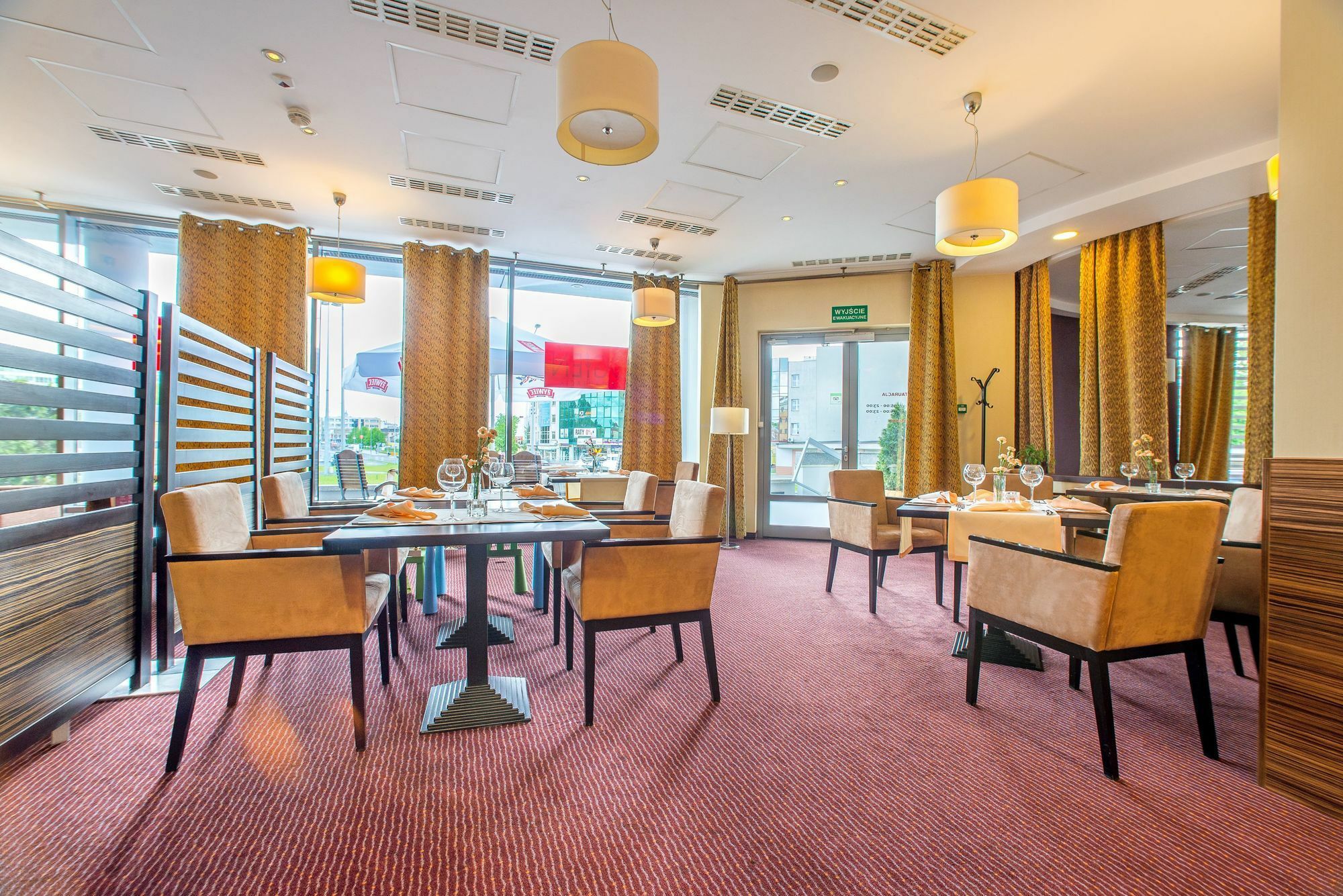 Qubus Hotel Kielce Extérieur photo