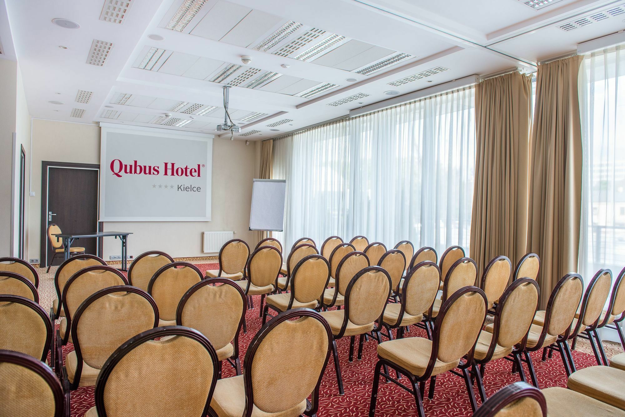 Qubus Hotel Kielce Extérieur photo