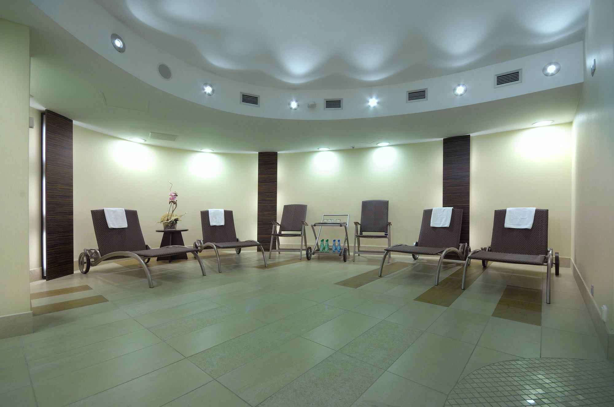 Qubus Hotel Kielce Extérieur photo